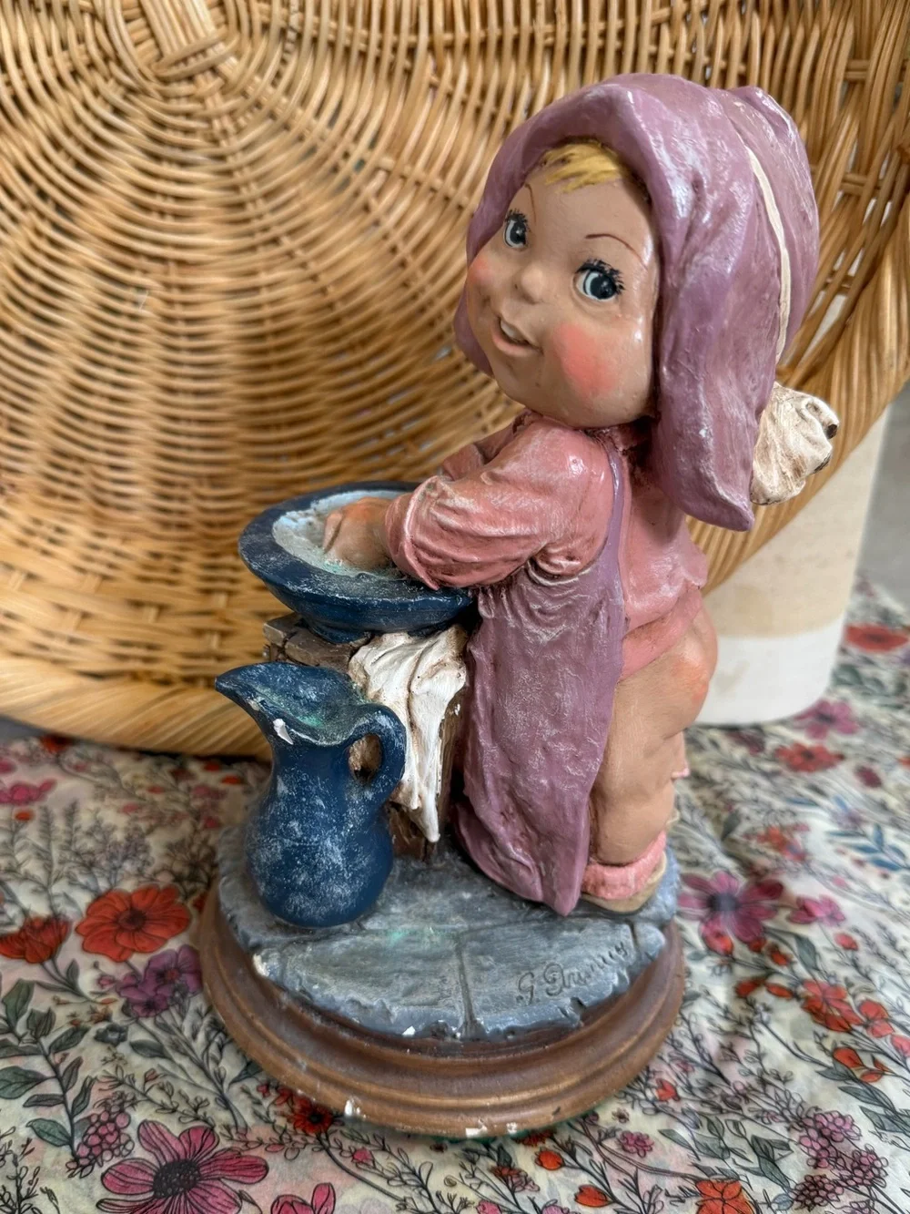 Vintage Giuseppe Armani Figurine Girl Washing Hands COLORFUL Signed Rare